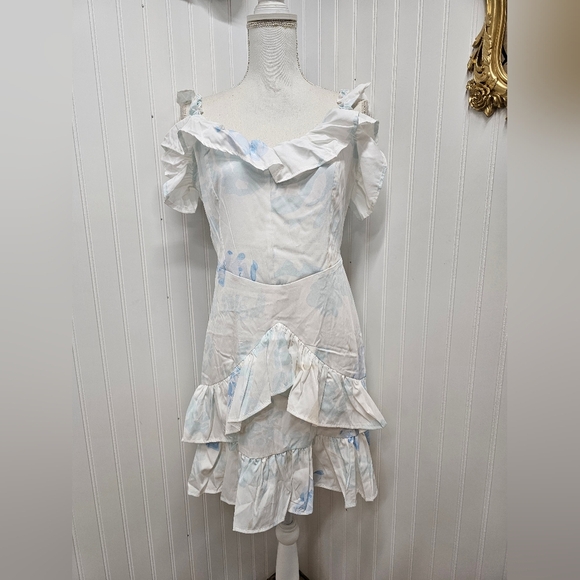 Dresses & Skirts - Elegant White and Blue Ruffle Dress M